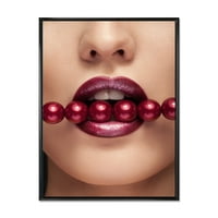 DesignArt 'Djevojka s crvenim biserima u ustima u senzualnoj pozi' Moderno uokvirena platna zidna umjetnička print